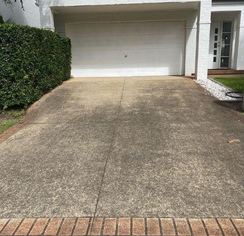 Concrete driveway before pressure washing